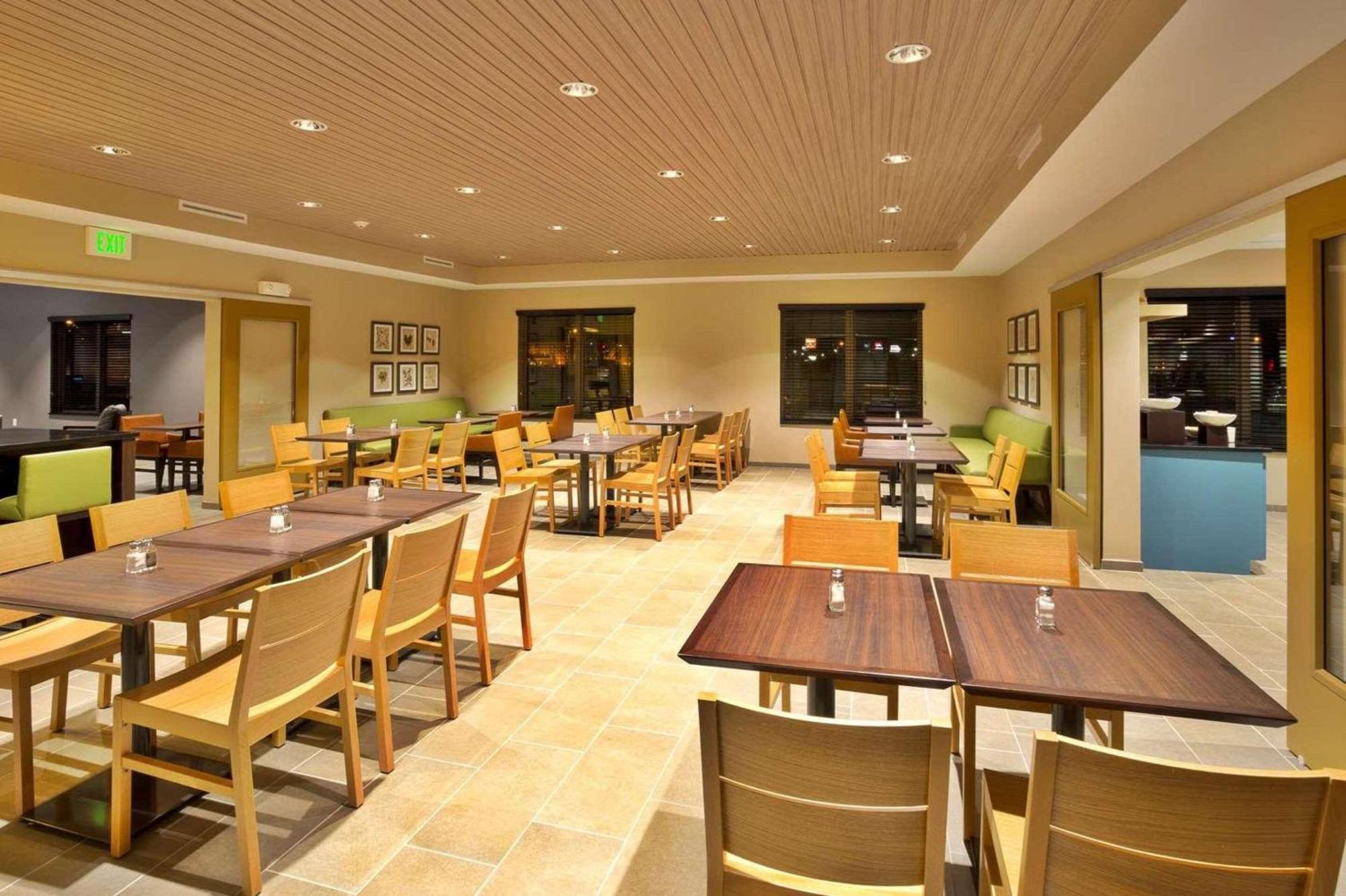 Country Inn & Suites By Radisson, Springfield Southeast Exterior foto